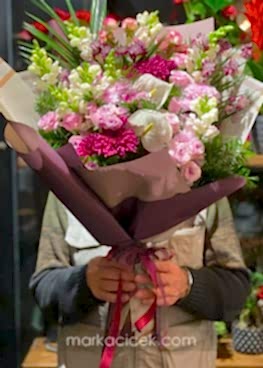 Pembe Gül ve Beyaz Anthurium